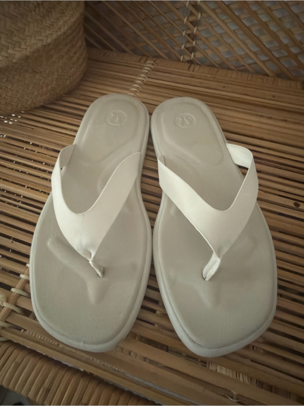 Lululemon Womens Restfeel Flip-Flop Cream Color Light  Beige Size 6